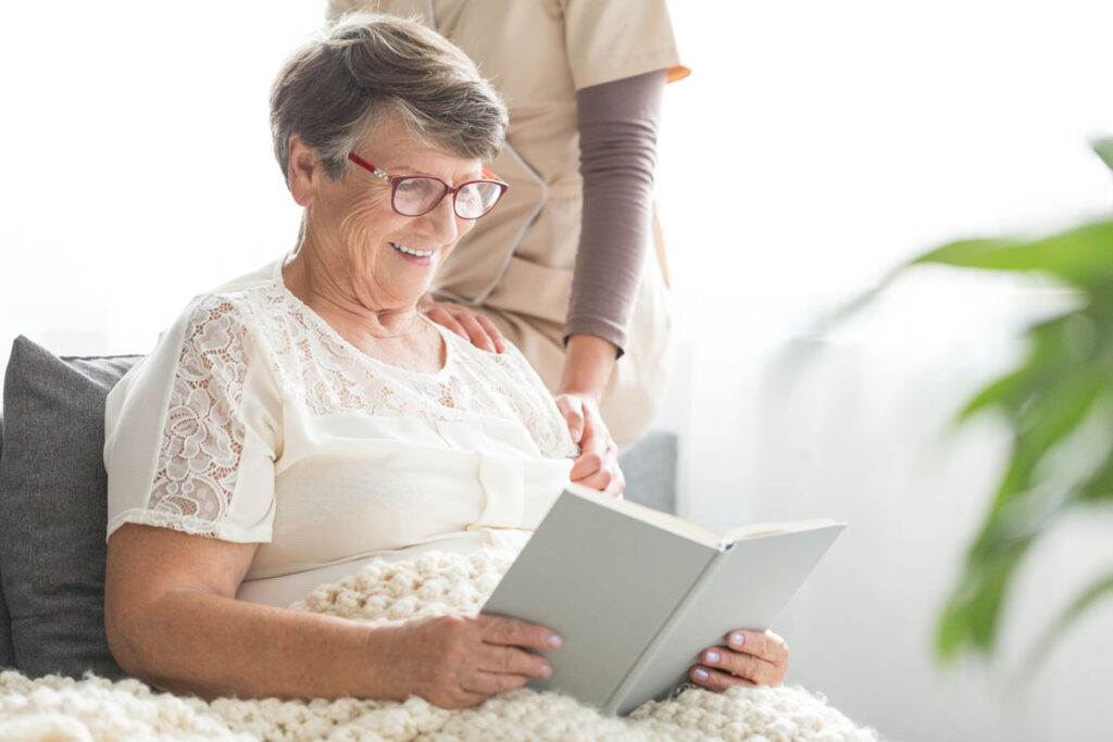 16 Benefits Of Memory Care Facility For Caregivers & Their Loved Ones